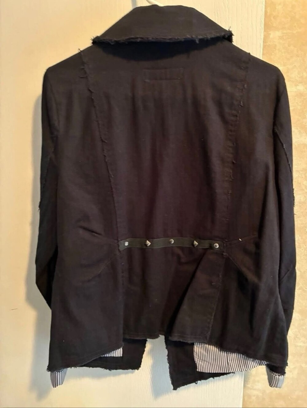 Women's California Vintage Black Studded Jacket with Distressed Hem Size Large - Picture 2 of 5